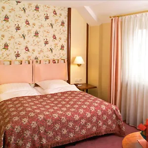 oteli̇ zi̇yaret edi̇n