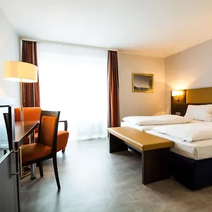 oteli̇ zi̇yaret edi̇n